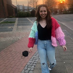 Midwash Highrise 90s style ripped Zara jeans